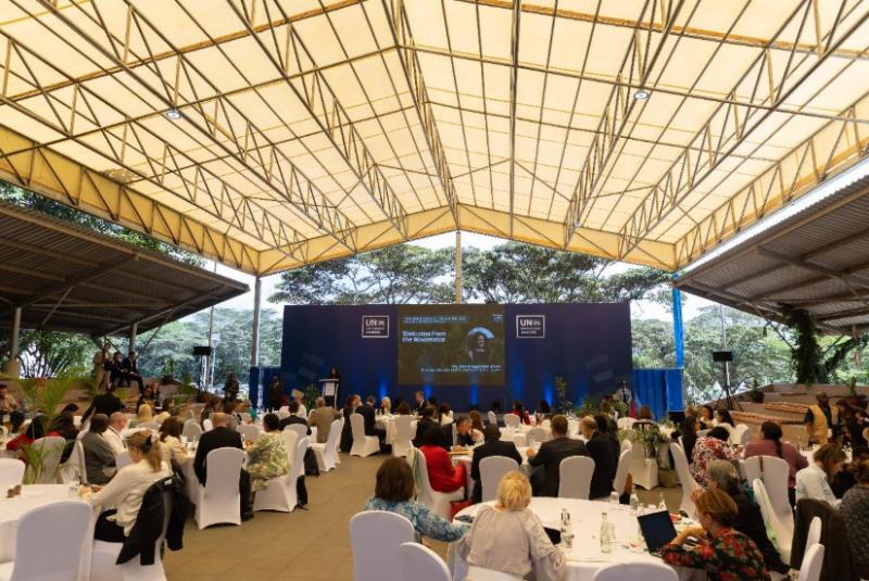 A group of people sitting in a room</p>
<p>AI-generated content may be incorrect.