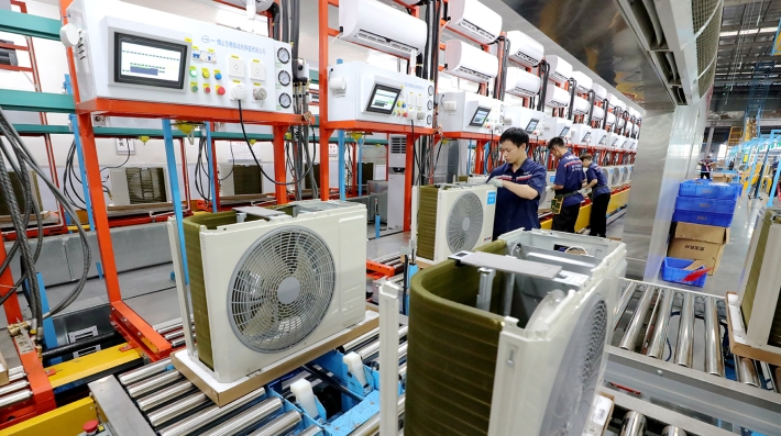 An air-conditioning assembly line