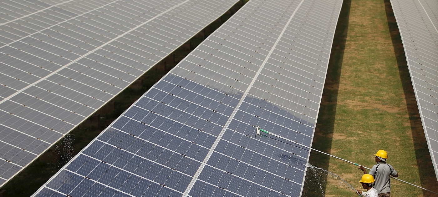 Uptick for renewable electricity generation in 2019 Photo by Reuters (Solar panel cleaning in Viet Nam)