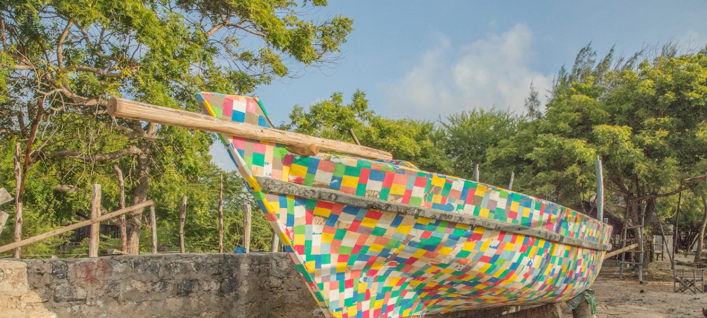 A sailboat, made partially from flip-flops, takes on Africa’s biggest lake Фото Дипеша Пабари