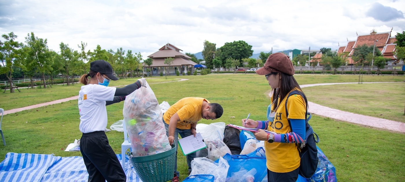 Scouring the Mekong for trash – and data Photo: Patthavee Prakhong