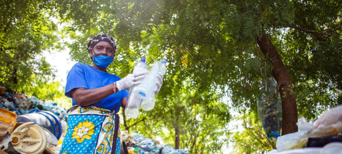 How can a life-cycle approach curb the plastic pollution crisis? Photo by Florian Fussstetter/UNEP