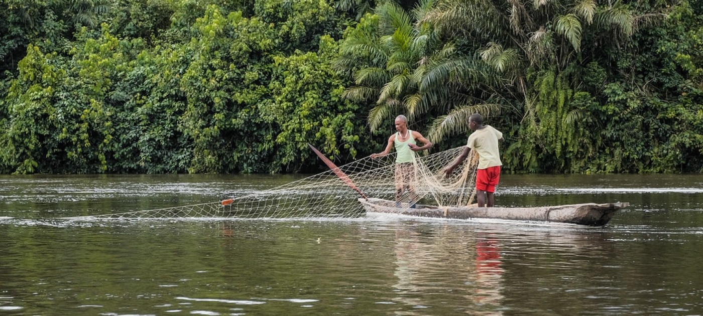 Fishing on Congo River. Photo: Axel Fassio / CIFOR 