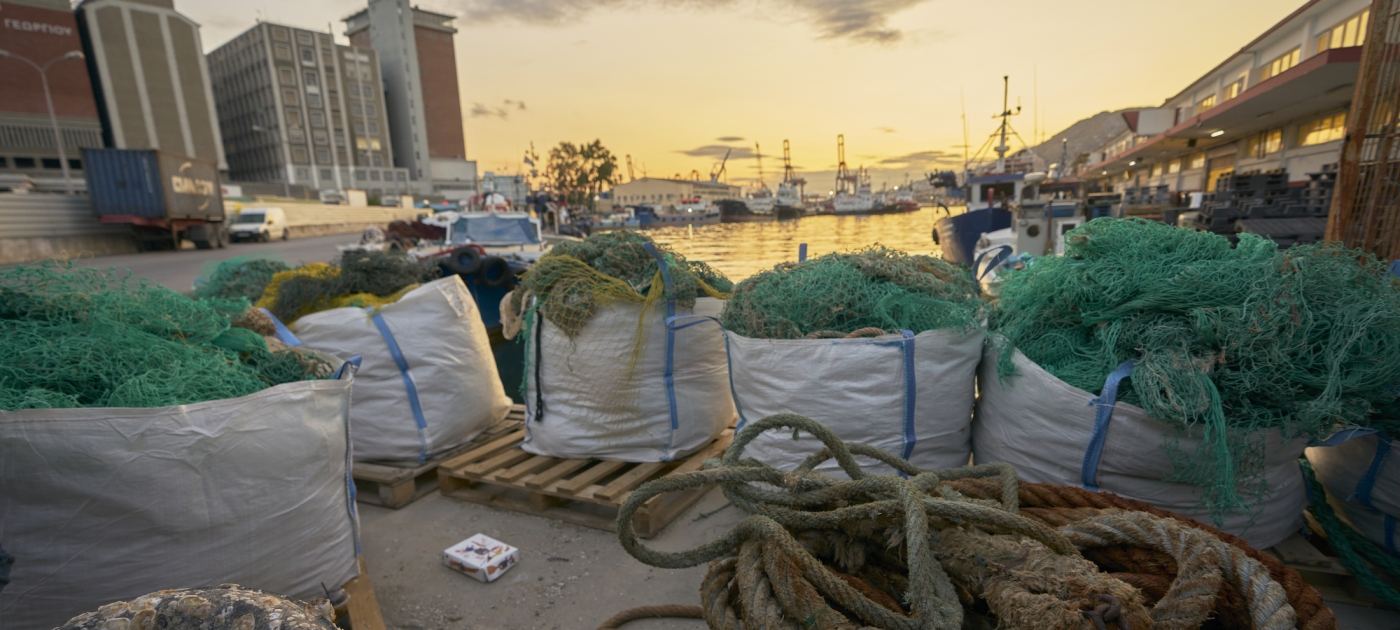 Fishing nets: the double-edged plastic swords in our ocean Photo Credit : Alejandro Laguna / Unep