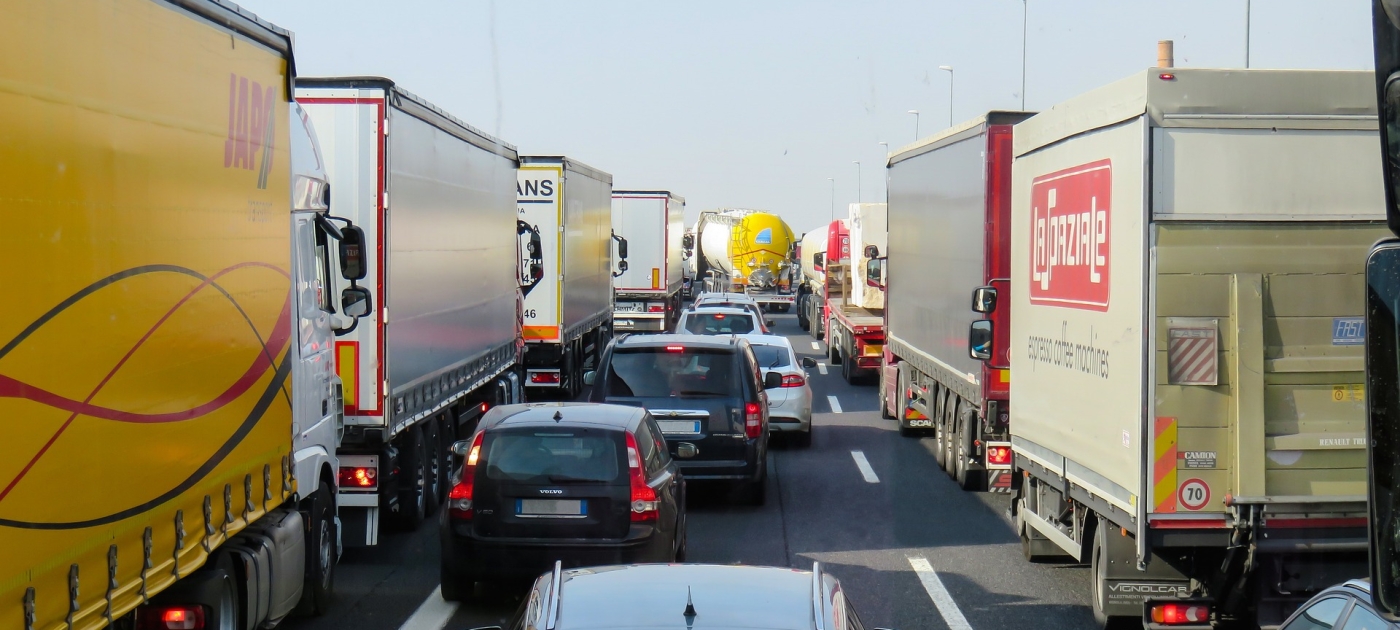 L'utilisation croissante de véhicules utilitaires lourds d’occasion contribue largement à l'escalade des niveaux de pollution, ce qui incite à réclamer des réglementations plus strictes. Pixabay