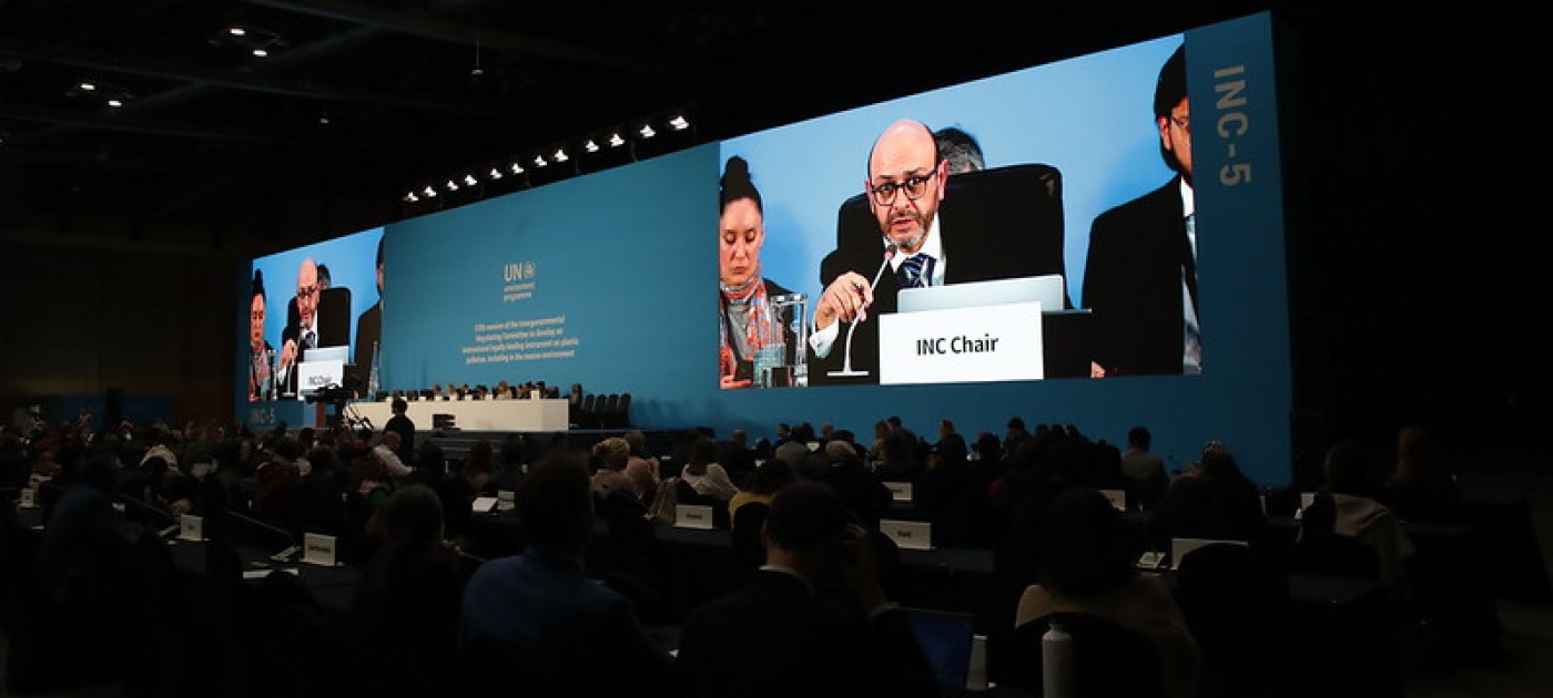 Las negociaciones por un tratado contra la contaminación por plásticos finalizan con un nuevo texto y se reanudarán en 2025 Photo credit: UNEP