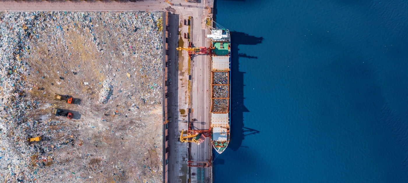 Waste being loaded on to a ship