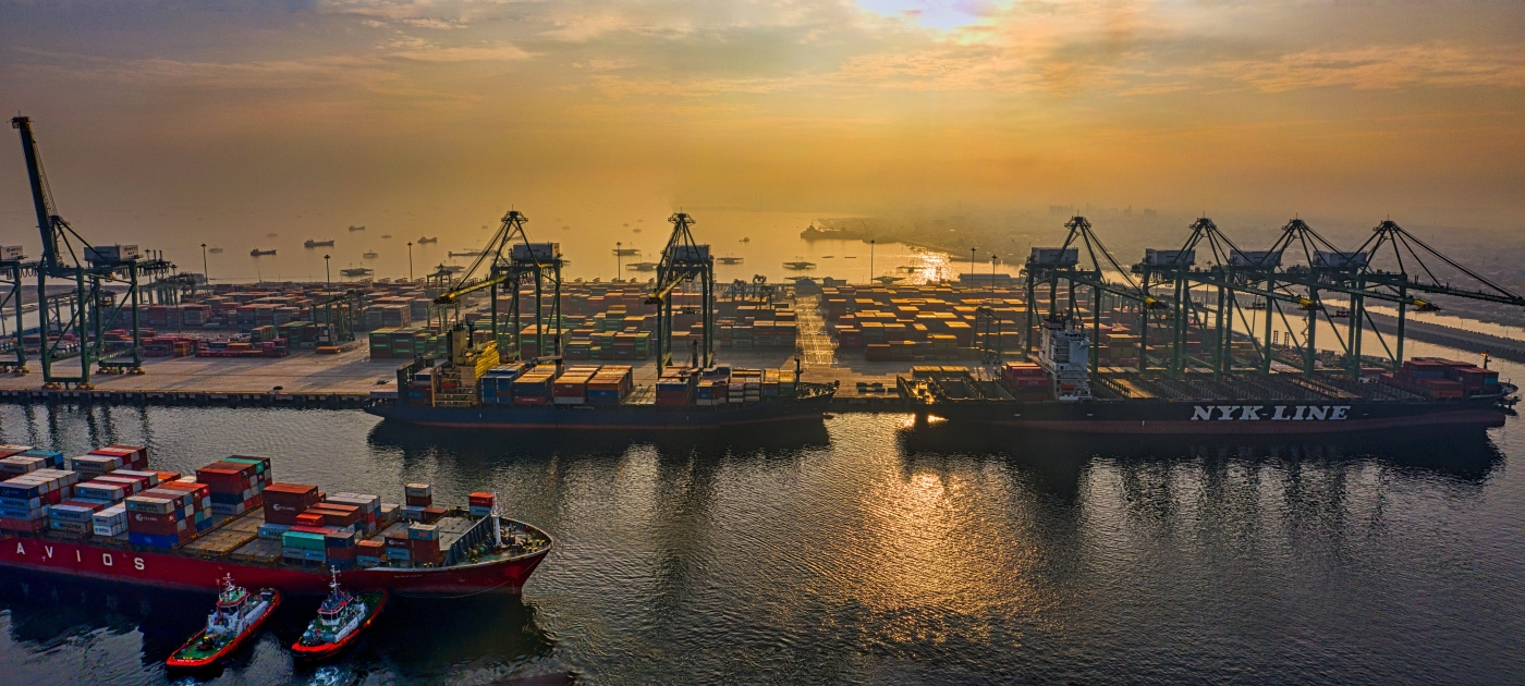 drone-photopgraphy-of-port-during-dusk