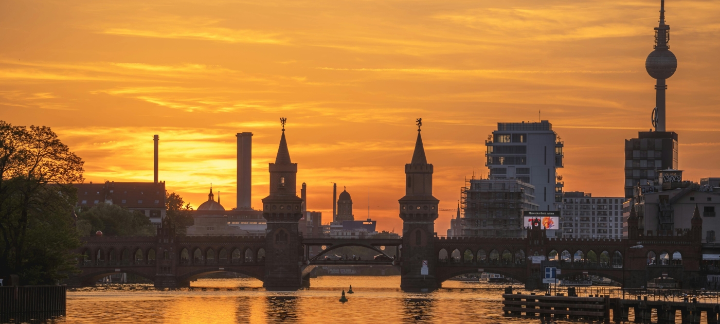 image of the panorama-of-oberbaum-bridge-at-sunset-berlin-germany-18707755/