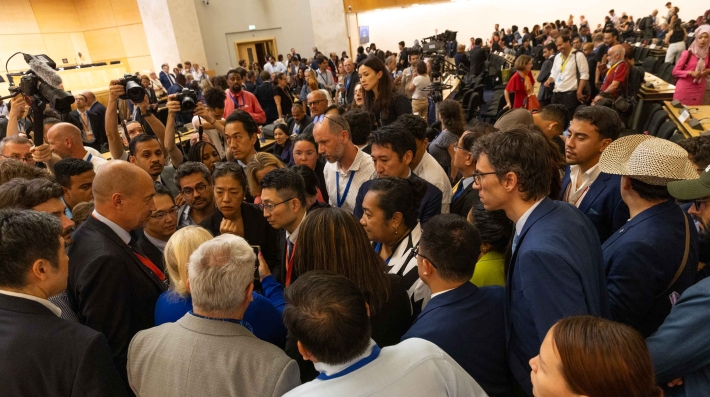 Delegates huddle to try find a way forward