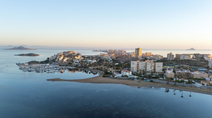  Una vista aérea de la laguna del Mar Menor.