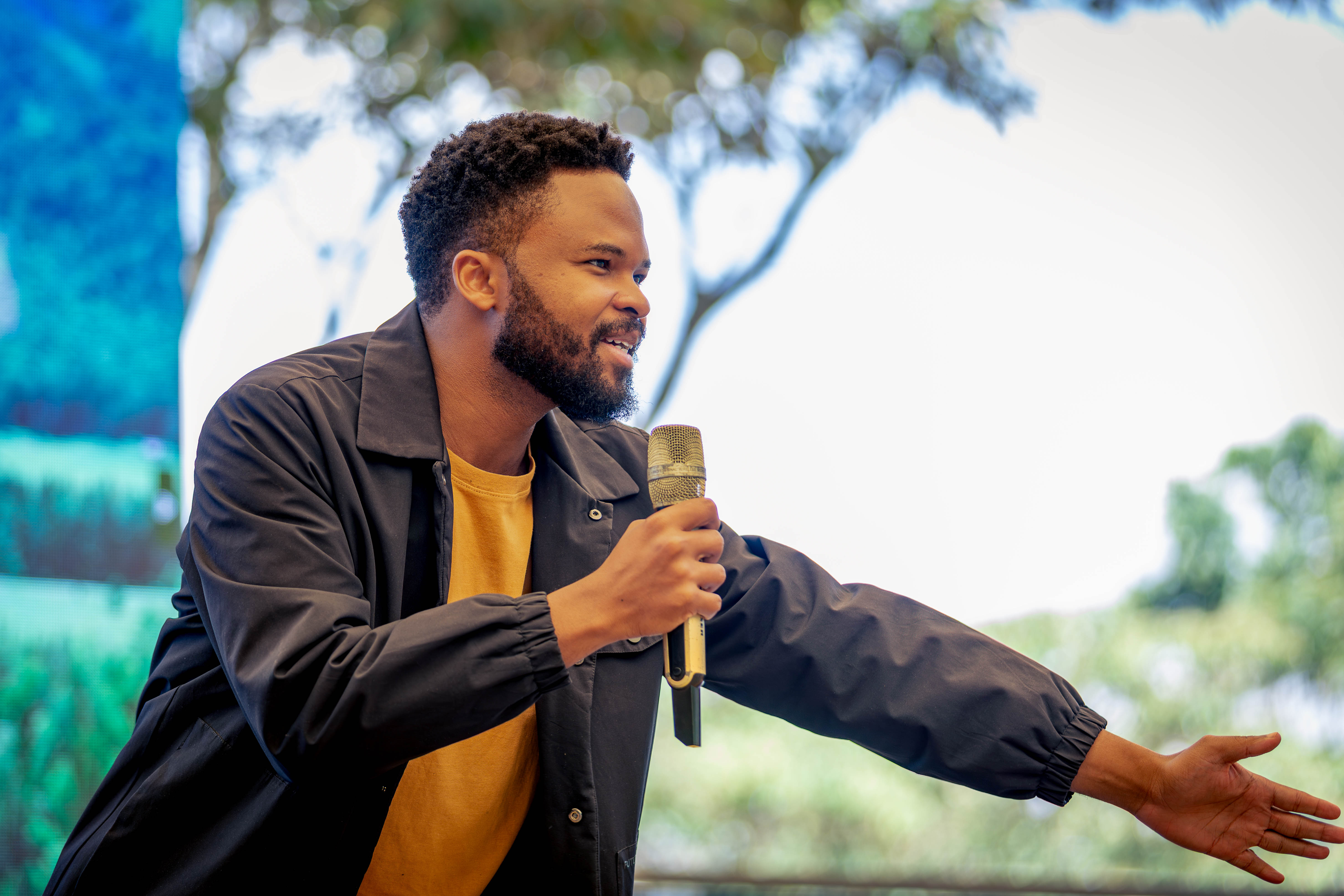 Speaker with a microphone