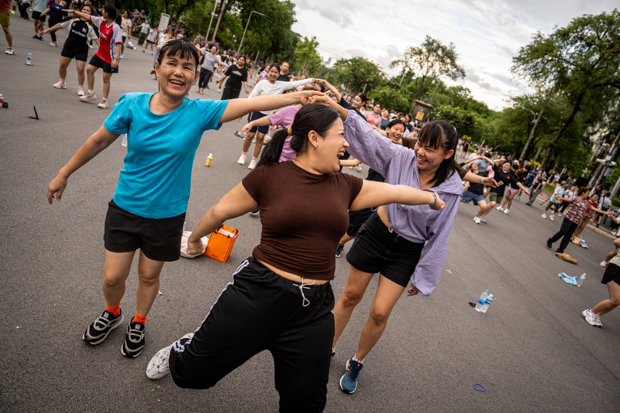 People dancing